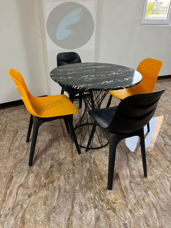 میز و صندلی غذاخوری فایبرگلاس پایه پلیمری السا و میز پایه فلزی برتویا ست ۴ نفره