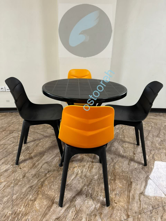 میز و صندلی غذاخوری فضی باز قابل شست و شو مدل السا فایبرگلاس پایه پلیمری و میز پایه پلیمری ۴ نفره